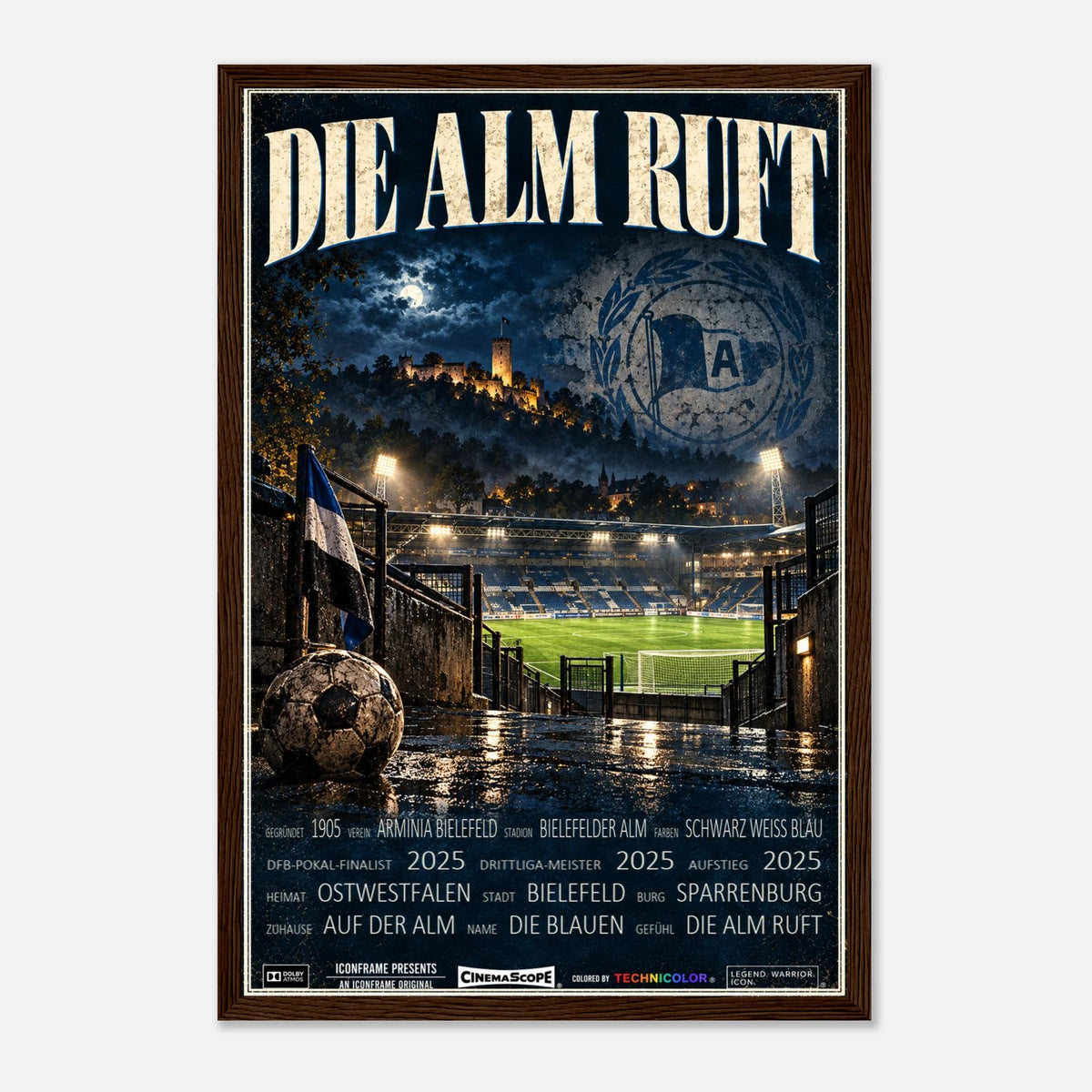 Arminia Bielefeld Poster „Die Alm ruft“ – 30 × 45 cm, mit dunkelbraunem Holzrahmen vor hellem Hintergrund