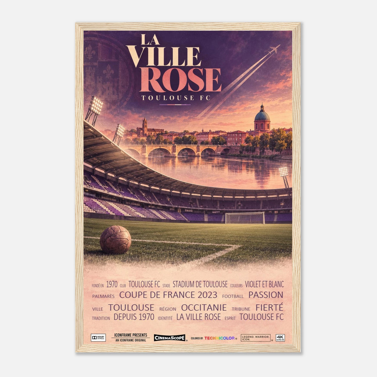 FC Toulouse Poster „La Ville Rose“ – 30 × 45 cm, mit naturfarbenem Holzrahmen