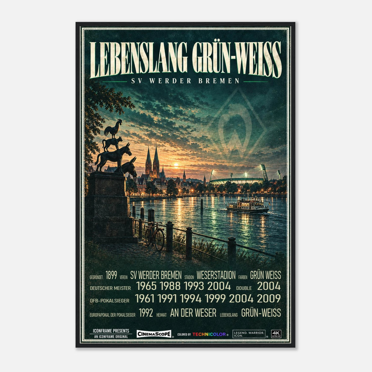 Werder Bremen Poster „Lebenslang Grün-Weiß“ – 60 × 90 cm, mit schwarzem Holzrahmen vor hellem Hintergrund