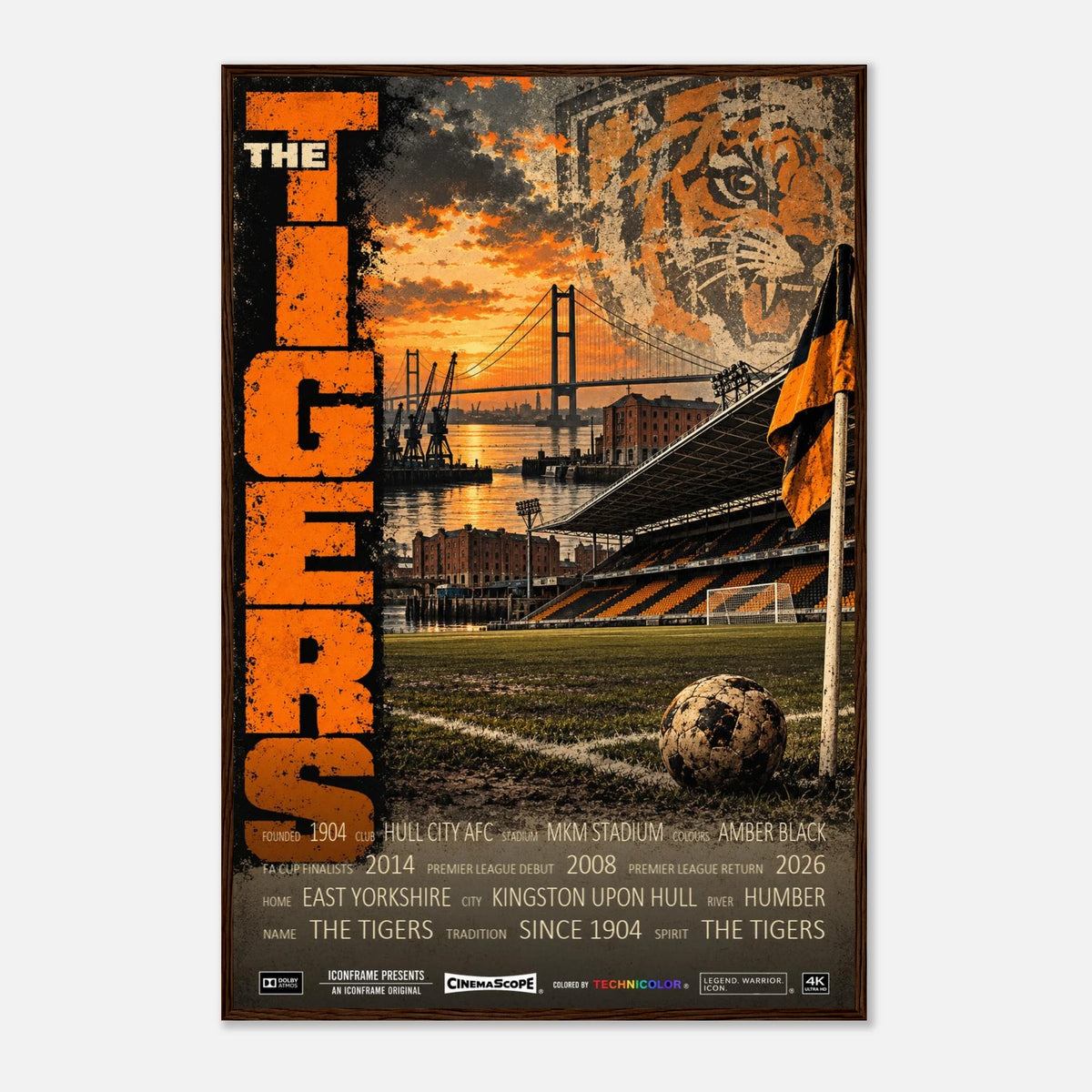 Hull City Poster „The Tigers“ – 60 × 90 cm, mit dunkelbraunem Holzrahmen vor hellem Hintergrund