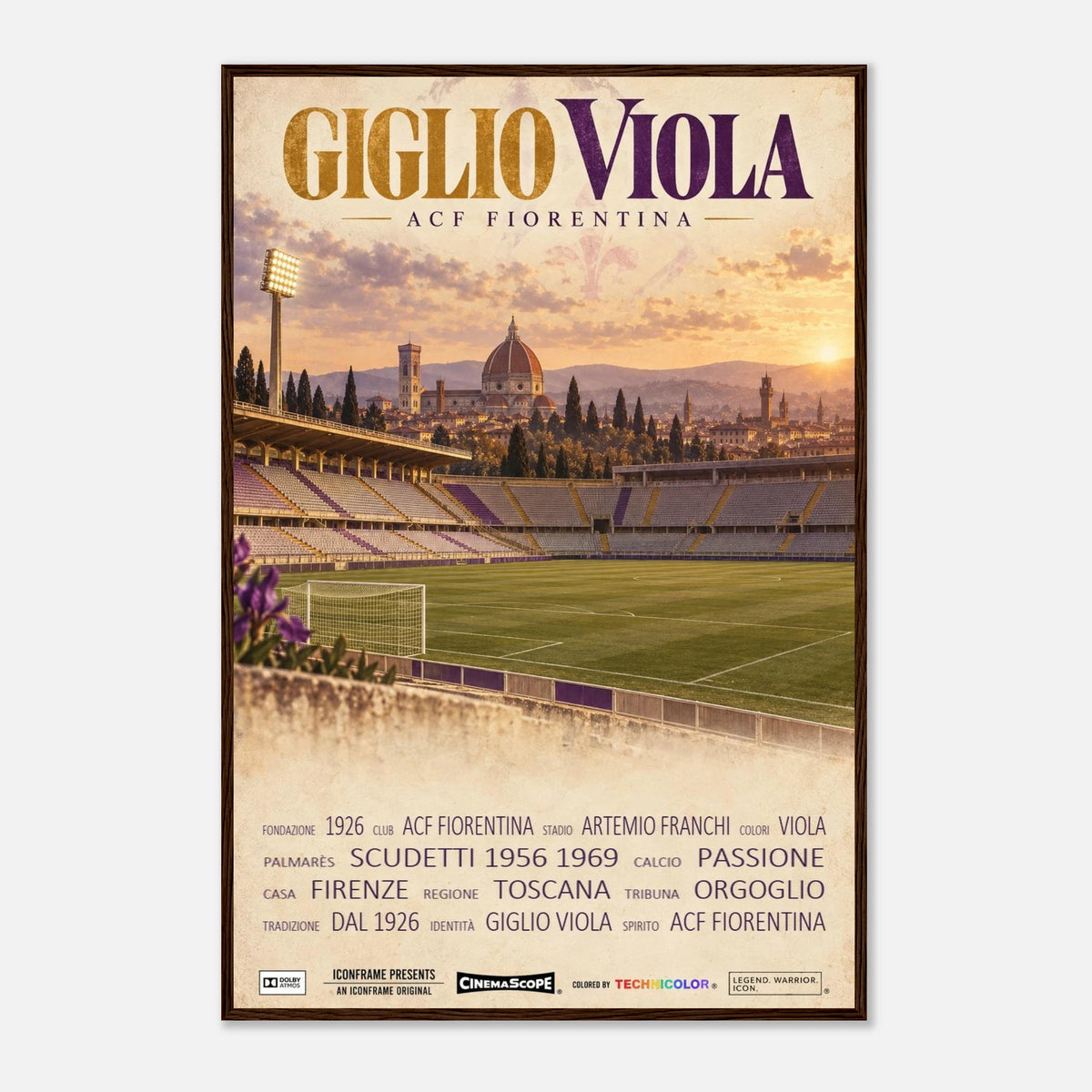 ACF Fiorentina Poster „Giglio Viola“ – 60 × 90 cm, mit dunkelbraunem Holzrahmen vor hellem Hintergrund