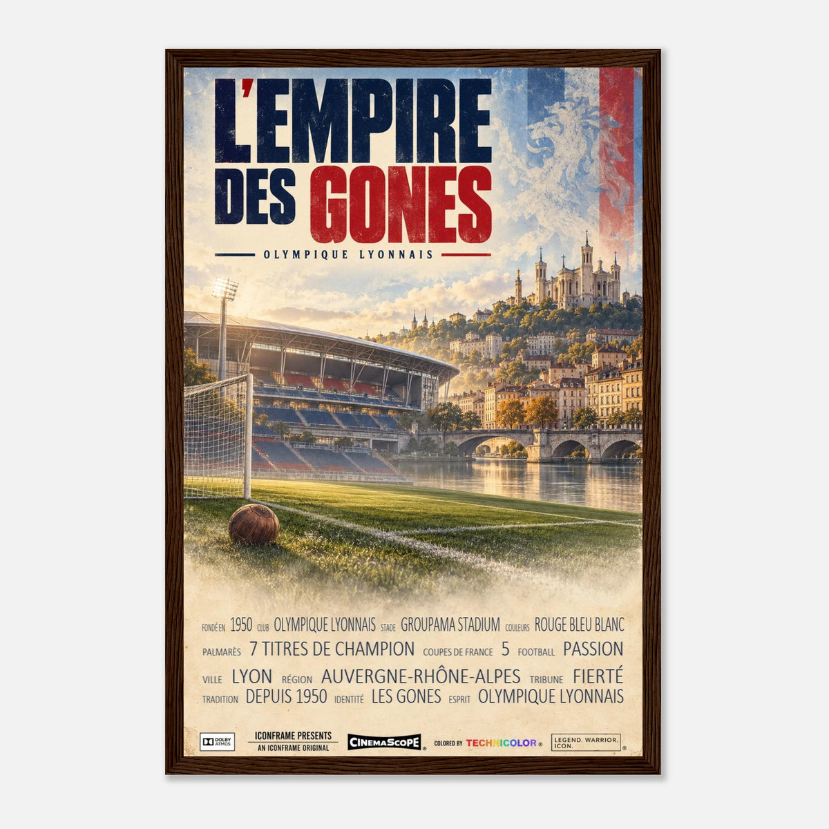 Olympique Lyon Poster „L’Empire des Gones“ – 30 × 45 cm, mit dunkelbraunem Holzrahmen