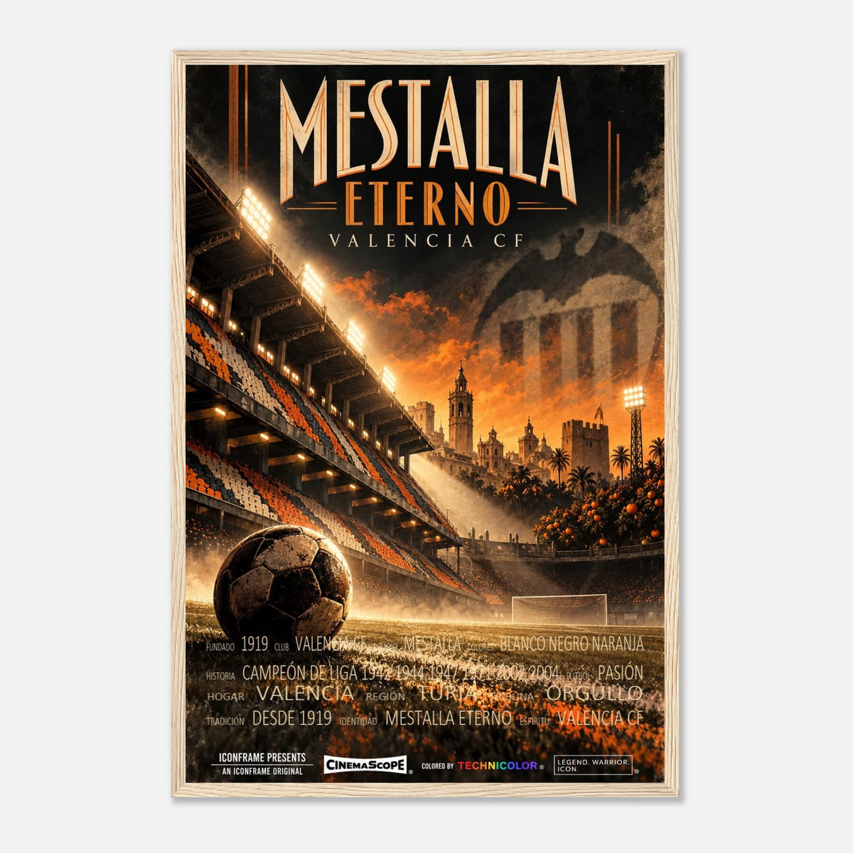 FC Valencia Poster „Mestalla Eterno“ – 40 × 60 cm, mit naturfarbenem Holzrahmen vor hellem Hintergrund