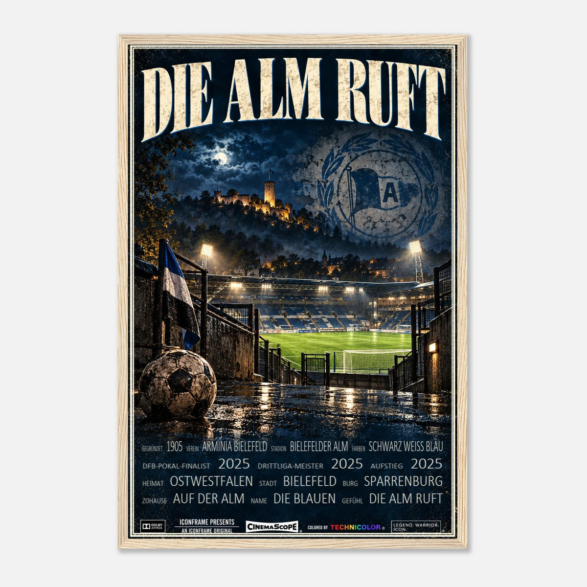 Arminia Bielefeld Poster „Die Alm ruft“ – 40 × 60 cm, mit naturfarbenem Holzrahmen vor hellem Hintergrund
