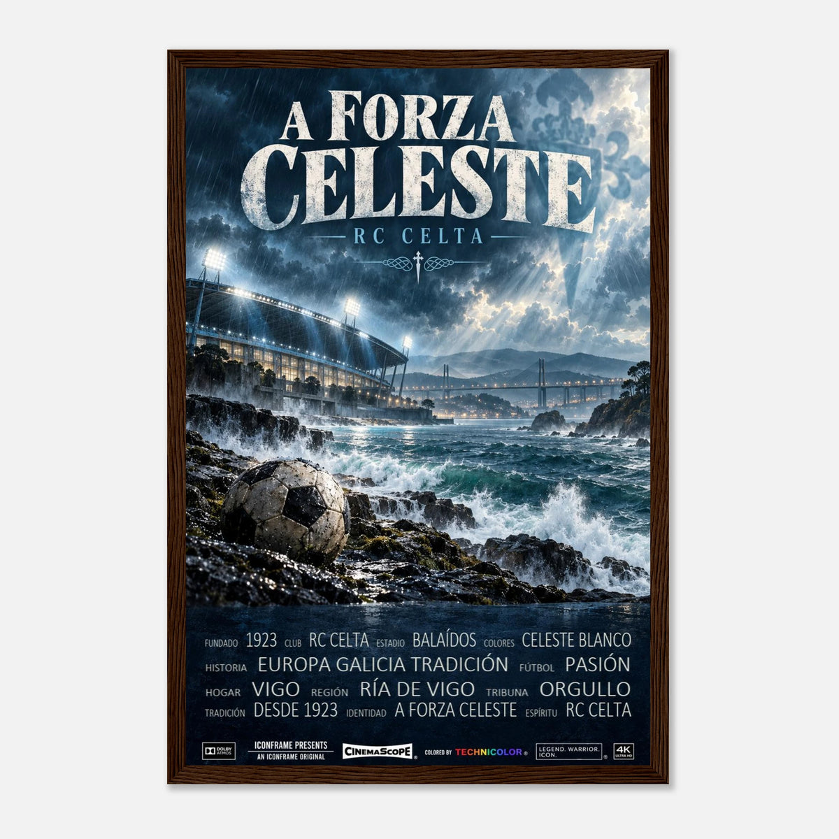 Celta Vigo Poster „A Forza Celeste“ – 30 × 45 cm, mit dunkelbraunem Holzrahmen vor hellem Hintergrund