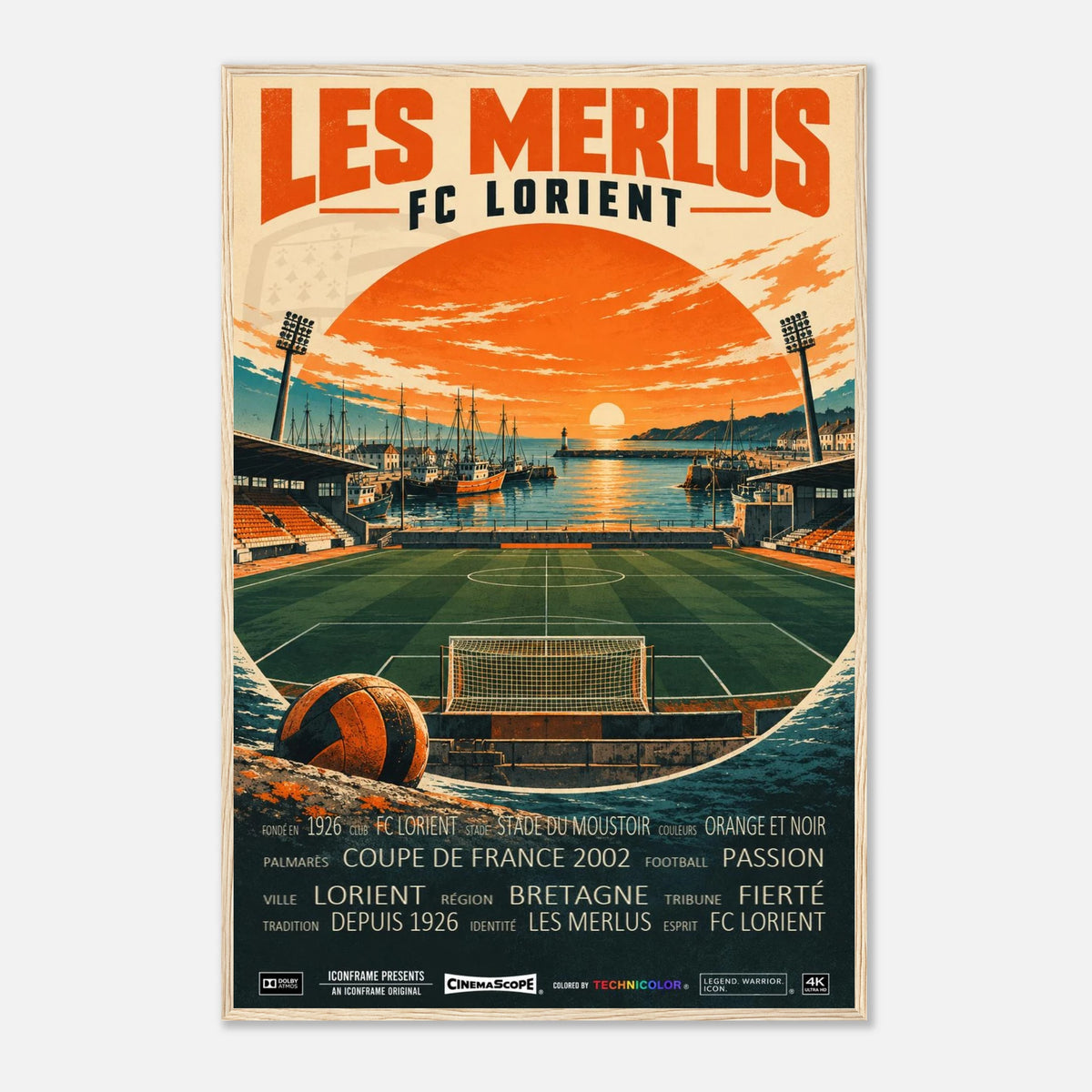 FC Lorient Poster „Les Merlus“ – 60 × 90 cm, mit naturfarbenem Holzrahmen