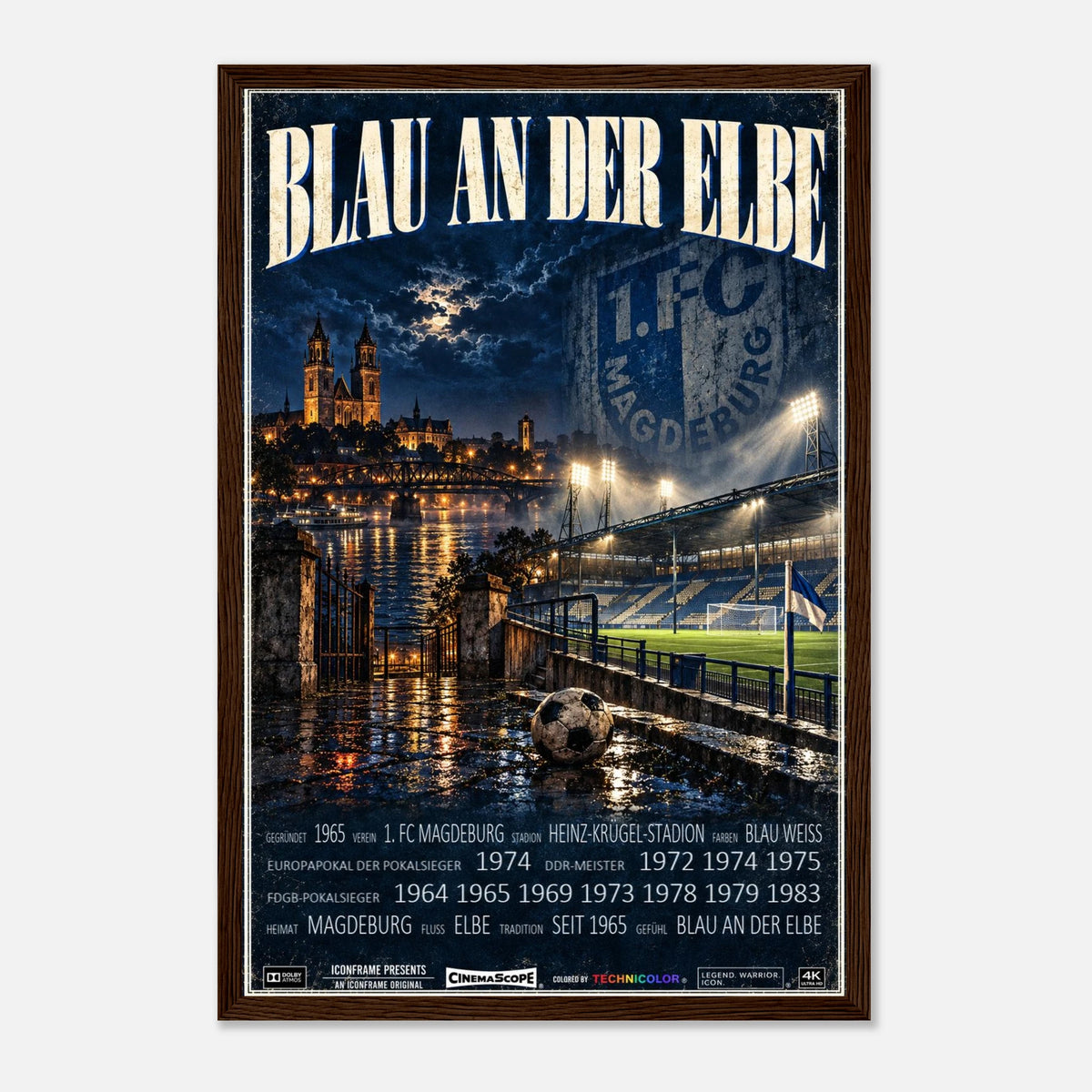 1. FC Magdeburg Poster „Blau an der Elbe“ – 30 × 45 cm, mit dunkelbraunem Holzrahmen vor hellem Hintergrund
