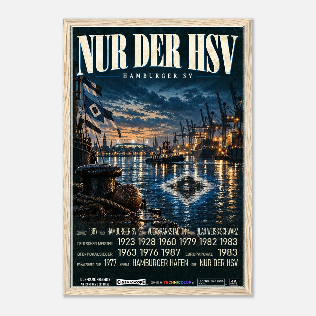 Hamburger SV Poster „Nur der HSV“ – 30 × 45 cm, mit naturfarbenem Holzrahmen vor hellem Hintergrund