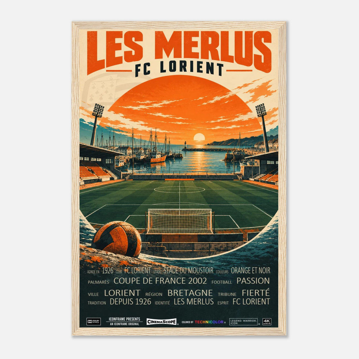 FC Lorient Poster „Les Merlus“ – 30 × 45 cm, mit naturfarbenem Holzrahmen