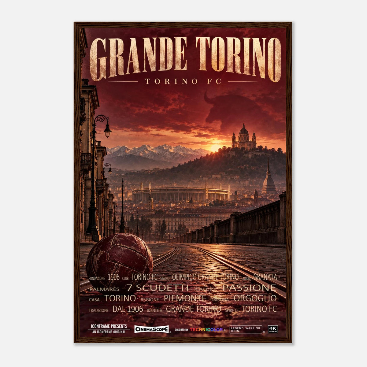 FC Turin Poster „Grande Torino“ – 40 × 60 cm, mit dunkelbraunem Holzrahmen vor hellem Hintergrund
