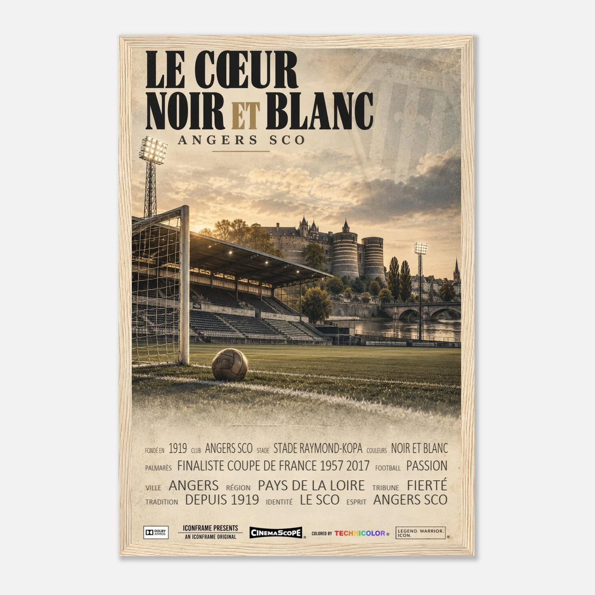SCO Angers Poster „Le Cœur Noir et Blanc“ – 30 × 45 cm, mit naturfarbenem Holzrahmen